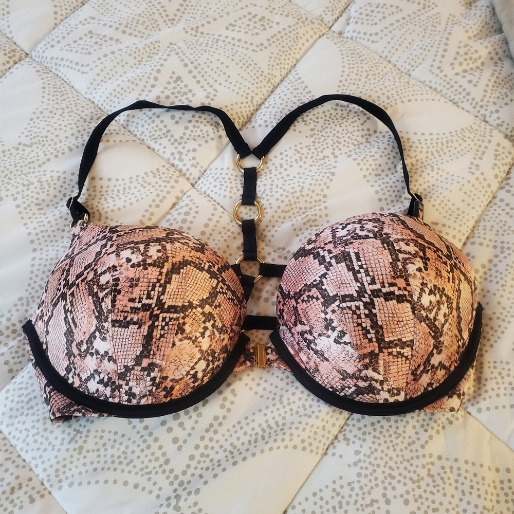 Victoria Secret front clasp push-up-never worn